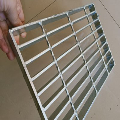 鋼格板在電廠平臺上起著主要的作用，為啥這么說呢？